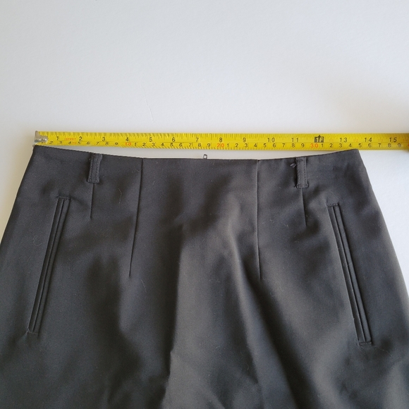H&M Classic Black Mini Skirt - Picture 4 of 7